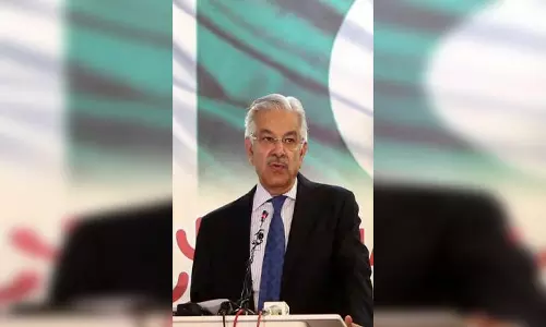 क्या अफगानिस्तान के खिलाफ जंग छेड़ेगा पाकिस्तान? रक्षा मंत्री ख्वाजा आसिफ ने फिर दी युद्ध की चेतावनी क्या अफगानिस्तान के खिलाफ जंग छेड़ेगा पाकिस्तान? रक्षा मंत्री ख्वाजा आसिफ ने फिर दी युद्ध की चेतावनी