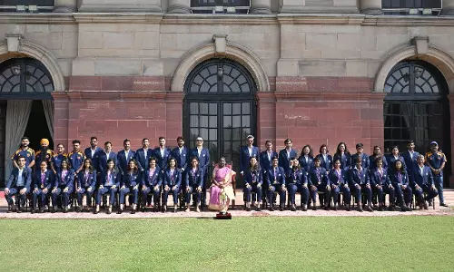 महिला क्रिकेट टीम की राष्ट्रपति भवन में धूमधाम से स्वागत, मेजबानी की द्रौपदी मुर्मू ने महिला क्रिकेट टीम की राष्ट्रपति भवन में धूमधाम से स्वागत, मेजबानी की द्रौपदी मुर्मू ने