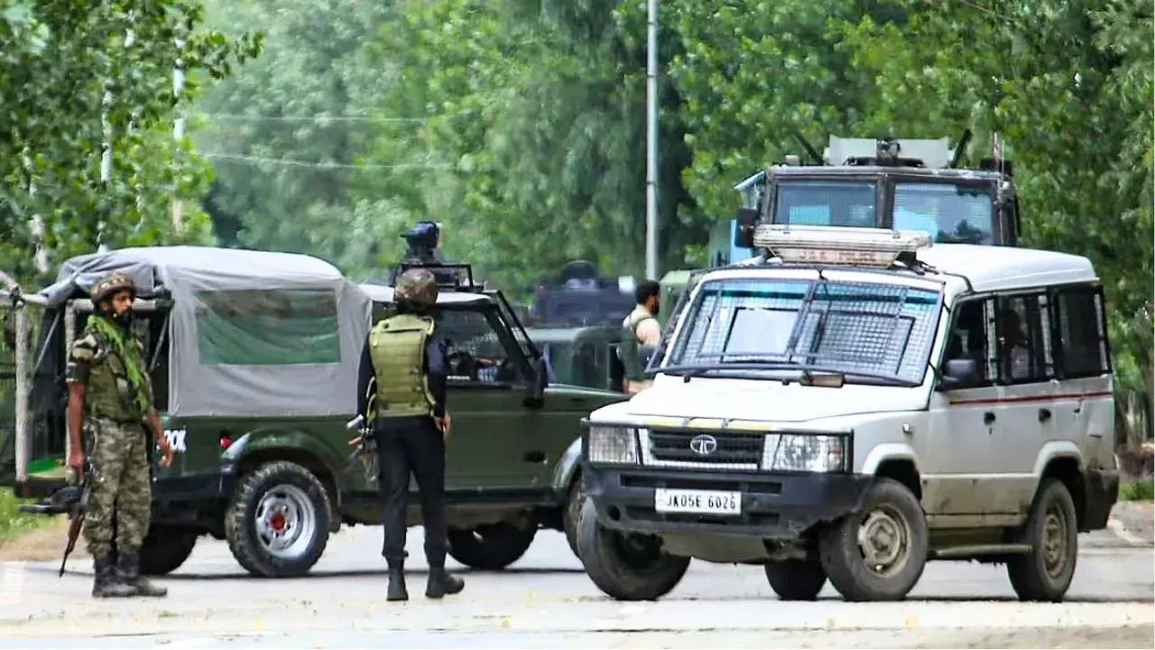 Jammu: जम्मू-कश्मीर किश्तवाड़ में आतंकियों के लिए छापेमारी