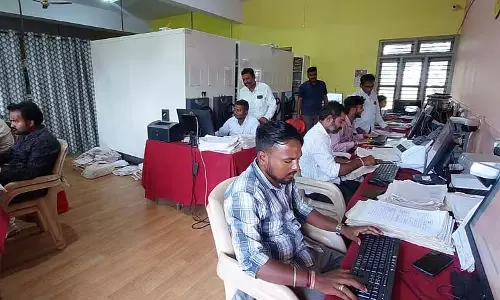Basavanabagewadi : जनता को डिजिटल भूमि रिकॉर्ड बांटने का काम तेज़ किया गया Basavanabagewadi : जनता को डिजिटल भूमि रिकॉर्ड बांटने का काम तेज़ किया गया