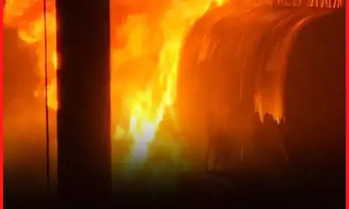 दो लोगों की दर्दनाक मौत, ऑयल फैक्ट्री में अचानक भीषण आग, परिसर में अफरा-तफरी का माहौल