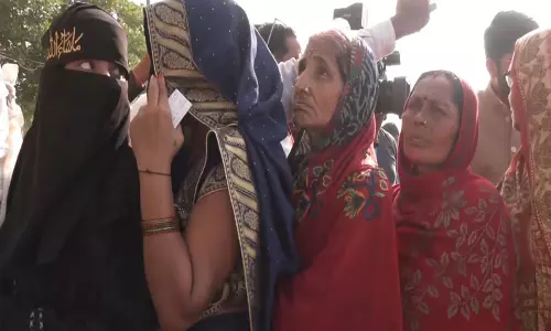 बिहार चुनाव: दोपहर 3 बजे तक 53.77% मतदान दर्ज, सक्रिय भागीदारी
