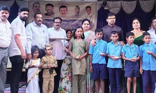 Karnataka : खदान प्रभावित इलाकों में बच्चों को पौष्टिक भोजन बांटना शुरू हो गया Karnataka : खदान प्रभावित इलाकों में बच्चों को पौष्टिक भोजन बांटना शुरू हो गया