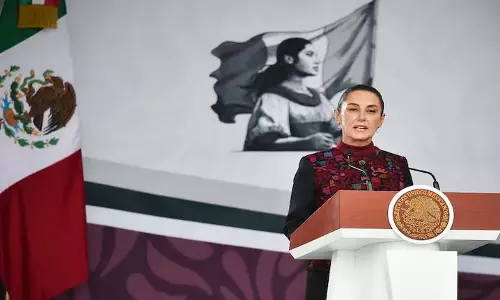 Mexico की राष्ट्रपति को छूने की घटना से महिलाओं के खिलाफ हिंसा सुर्खियों में