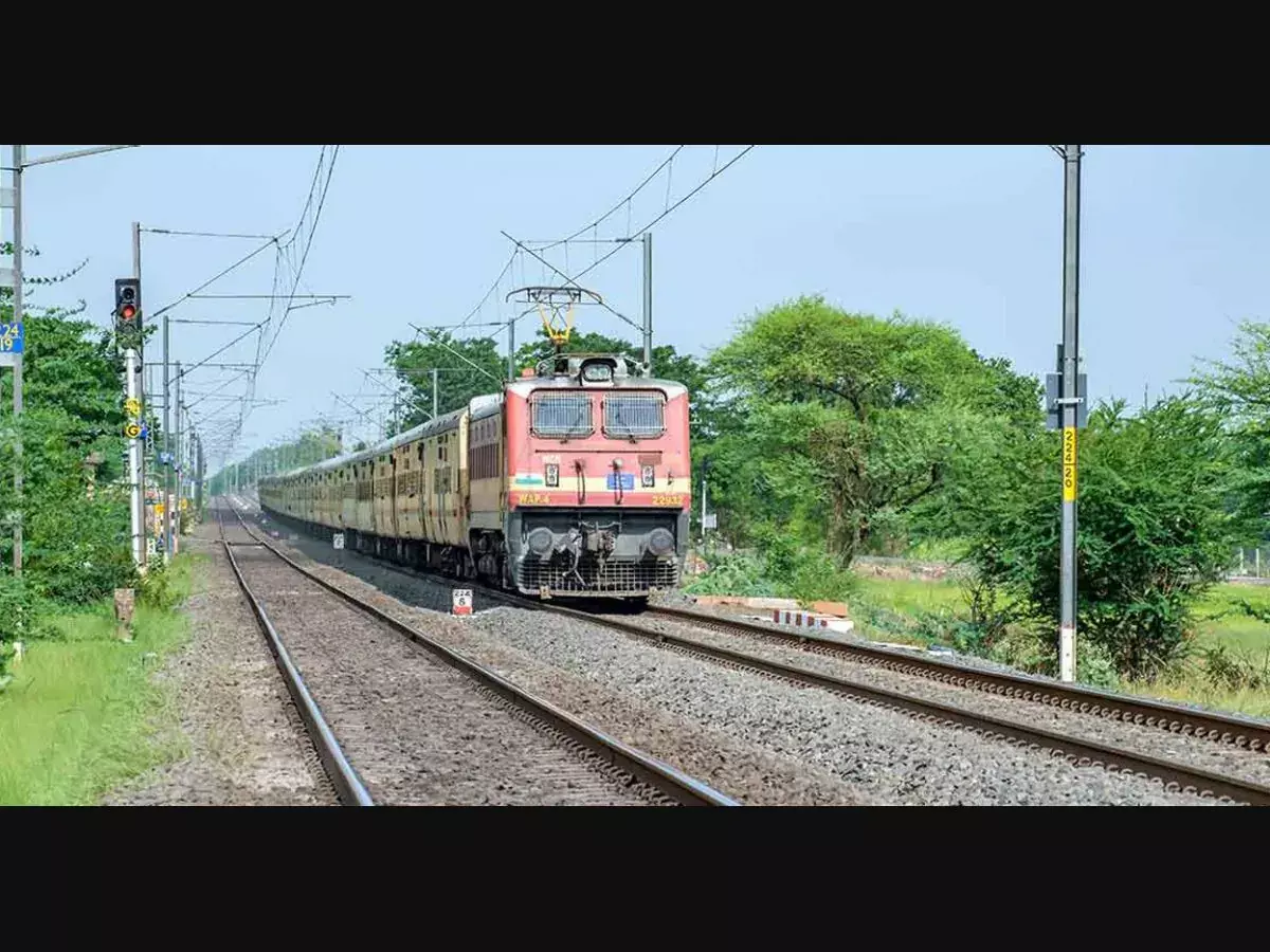 Kerala पुलिस ने रेलवे मार्गों पर गश्त और सुरक्षा उपाय बढ़ाए Kerala पुलिस ने रेलवे मार्गों पर गश्त और सुरक्षा उपाय बढ़ाए