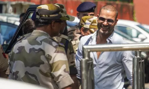 1xBet मामले में ED ने सुरेश रैना और शिखर धवन की 11.14 करोड़ रुपये की संपत्ति कुर्क की 1xBet मामले में ED ने सुरेश रैना और शिखर धवन की 11.14 करोड़ रुपये की संपत्ति कुर्क की