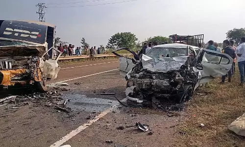 Accident ; तेलंगाना के चार तीर्थयात्रियों की मौत Accident ; तेलंगाना के चार तीर्थयात्रियों की मौत