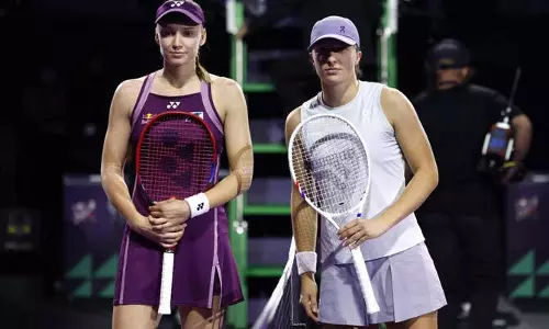 Amanda Anisimova  ने इगा स्विएटेक को हराकर WTA फाइनल्स के सेमीफाइनल में जगह बनाई