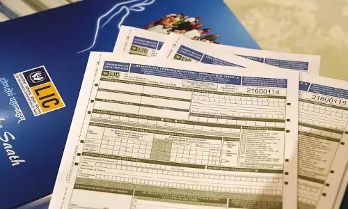 LIC की दूसरी तिमाही के नतीजे: शुद्ध लाभ 32% बढ़कर 10,053 करोड़ रुपये, प्रीमियम आय 5.5% बढ़ी LIC की दूसरी तिमाही के नतीजे: शुद्ध लाभ 32% बढ़कर 10,053 करोड़ रुपये, प्रीमियम आय 5.5% बढ़ी
