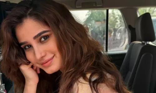 Rasha Thadani: चांदनी और हंसी के बीच तस्वीरों की एक श्रृंखला जारी की
