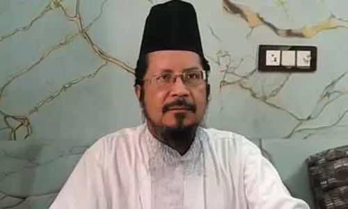 अरबी-फारसी के विरोध पर बोले मौलाना शहाबुद्दीन रजवी बोले, अज्ञानी हैं असम के मुख्यमंत्री अरबी-फारसी के विरोध पर बोले मौलाना शहाबुद्दीन रजवी बोले, अज्ञानी हैं असम के मुख्यमंत्री