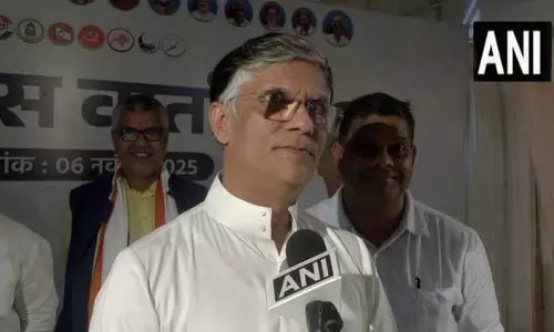 पटना में कांग्रेस नेता पवन खेड़ा का आरोप
