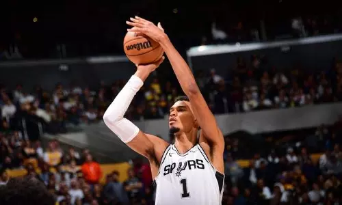 Victor Wembanyama : NBA का 7’4” स्टार मिडिल ईस्ट में मचा रहा है धूम