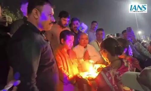 नासिक: मंत्री नीतेश राणे ने पंचवटी रामकुंड घाट पर किया गंगा आरती में भागीदारी नासिक: मंत्री नीतेश राणे ने पंचवटी रामकुंड घाट पर किया गंगा आरती में भागीदारी