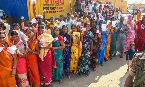 Bihar में पहले चरण में भारी मतदान, 64-66 प्रतिशत मतदान Bihar में पहले चरण में भारी मतदान, 64-66 प्रतिशत मतदान
