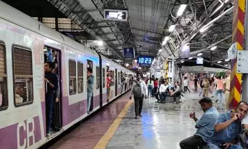 Train accident: इंजीनियरों पर FIR , स्टेशन पर ट्रेनें घंटों रुकी Train accident: इंजीनियरों पर FIR , स्टेशन पर ट्रेनें घंटों रुकी