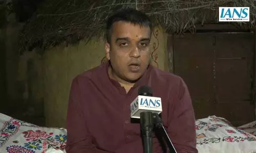 गुजरात के डिप्टी सीएम हर्ष संघवी ने पाक सीमा पर दौरे के दौरान ग्रामीणों से की बातचीत