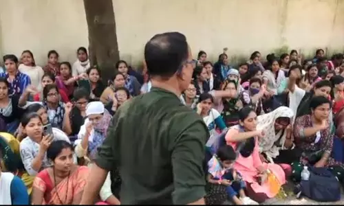 Bhubaneswar: संस्कृत शिक्षक अभ्यर्थियों ने परिणाम में देरी को लेकर OSSC कार्यालय पर किया विरोध प्रदर्शन