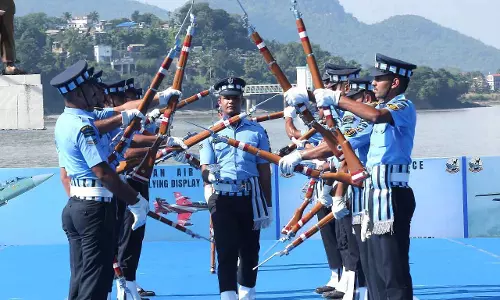 IAF का भव्य फ्लाई पास, तेजस- राफेल ने दिखाई अद्भुत क्षमता IAF का भव्य फ्लाई पास, तेजस- राफेल ने दिखाई अद्भुत क्षमता