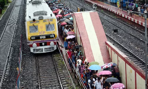 Mumbai: सैंडहर्स्ट रोड रेलवे स्टेशन के पास लोकल ट्रेन की चपेट में चार लोग घायल