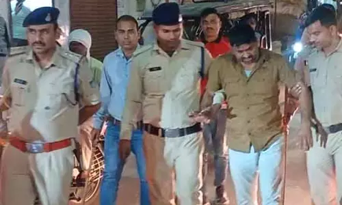 Gangster: बॉर्डर से हिस्ट्रीशीटर रिंकू को किया गिरफ्तार Gangster: बॉर्डर से हिस्ट्रीशीटर रिंकू को किया गिरफ्तार