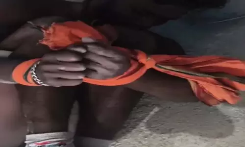 डीजल चोरी के शक में पोकलेन चालक की बंद कमरे में बंधक बनाकर पिटाई डीजल चोरी के शक में पोकलेन चालक की बंद कमरे में बंधक बनाकर पिटाई