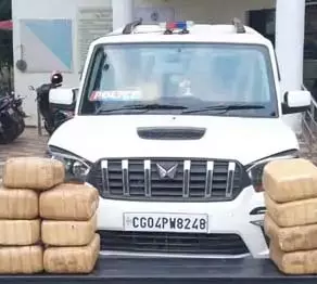 स्कॉर्पियो को पुलिस पेट्रोलिंग गाड़ी बनाया और गांजा तस्करी करने निकले स्मगलर, जगदलपुर में पकड़े गए स्कॉर्पियो को पुलिस पेट्रोलिंग गाड़ी बनाया और गांजा तस्करी करने निकले स्मगलर, जगदलपुर में पकड़े गए