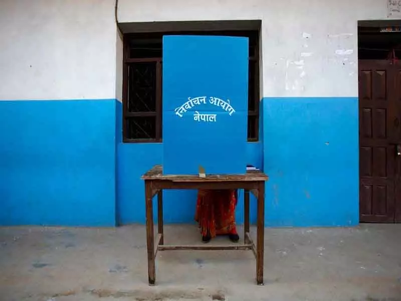 नेपाल में चुनाव से पहले 1 लाख से अधिक नए मतदाता जुड़े नेपाल में चुनाव से पहले 1 लाख से अधिक नए मतदाता जुड़े