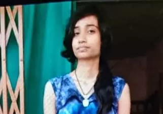 ई रिक्शा दुर्घटनाग्रस्त, युवती की मौत ई रिक्शा दुर्घटनाग्रस्त, युवती की मौत
