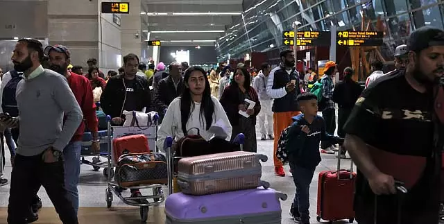 एयर ट्रैफिक कंट्रोल में टेक्निकल प्रॉब्लम; 100 से ज़्यादा फ्लाइट्स लेट हुई एयर ट्रैफिक कंट्रोल में टेक्निकल प्रॉब्लम; 100 से ज़्यादा फ्लाइट्स लेट हुई