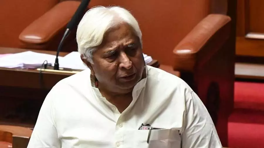 AIADMK ने के ए सेंगोत्तैयान के 14 समर्थकों को पार्टी से निकाल दिया AIADMK ने के ए सेंगोत्तैयान के 14 समर्थकों को पार्टी से निकाल दिया