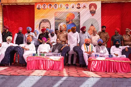 तरनतारन उपचुनाव: कांग्रेस नेता करणवीर बुर्ज और प्रतिपक्ष प्रताप सिंह बाजवा के खिलाफ चुनाव आयोग में शिकायत तरनतारन उपचुनाव: कांग्रेस नेता करणवीर बुर्ज और प्रतिपक्ष प्रताप सिंह बाजवा के खिलाफ चुनाव आयोग में शिकायत