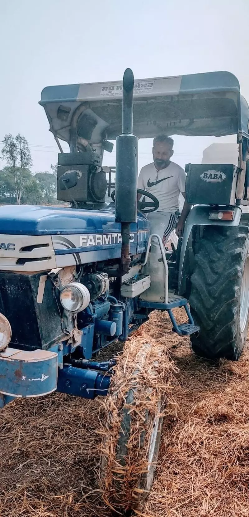 Fatehabad के इस किसान के खेत उपजाऊ हैं, आग वाले नहीं Fatehabad के इस किसान के खेत उपजाऊ हैं, आग वाले नहीं