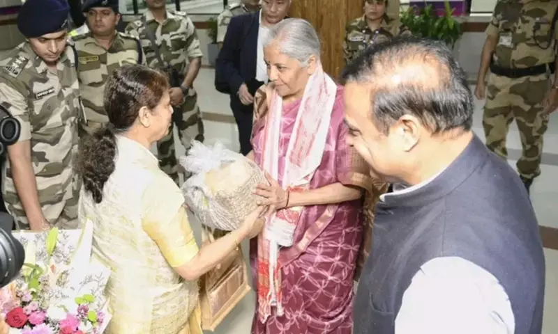 Assam पहुंचीं वित्त मंत्री निर्मला सीतारमण, विकास कार्यों का करेंगी निरीक्षण Assam पहुंचीं वित्त मंत्री निर्मला सीतारमण, विकास कार्यों का करेंगी निरीक्षण