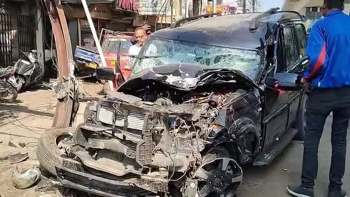 MP : नशे में धुत ड्राइवर ने तेज़ रफ़्तार स्कॉर्पियो से कंट्रोल खो दिया, जबलपुर में गाय को टक्कर मारी MP : नशे में धुत ड्राइवर ने तेज़ रफ़्तार स्कॉर्पियो से कंट्रोल खो दिया, जबलपुर में गाय को टक्कर मारी