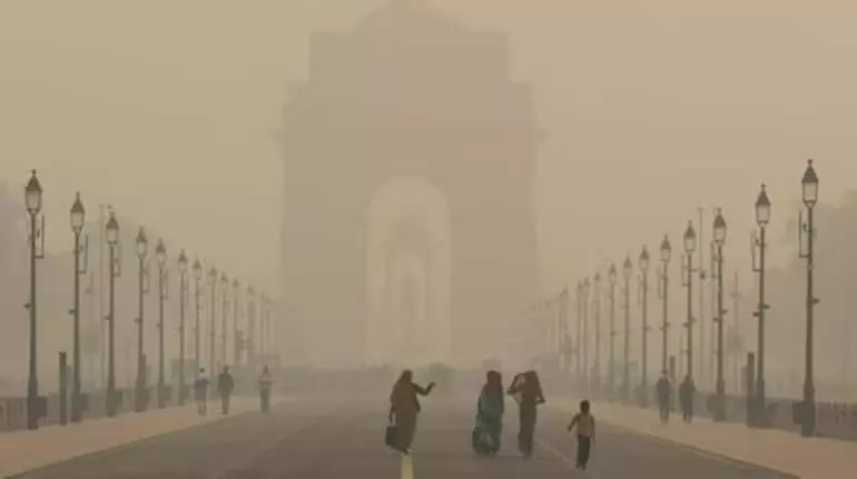 दिल्ली की हवा फिर जहरीली, पराली जलने से AQI 300 के पार दिल्ली की हवा फिर जहरीली, पराली जलने से AQI 300 के पार