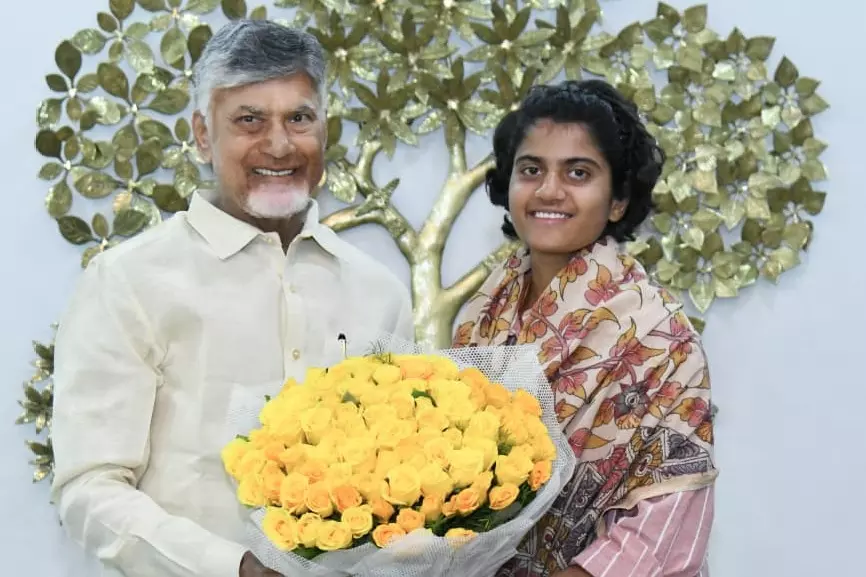 Andhra सरकार ने चरणी को 2.5 करोड़ रुपये नकद और सरकारी नौकरी देने की घोषणा की Andhra सरकार ने चरणी को 2.5 करोड़ रुपये नकद और सरकारी नौकरी देने की घोषणा की