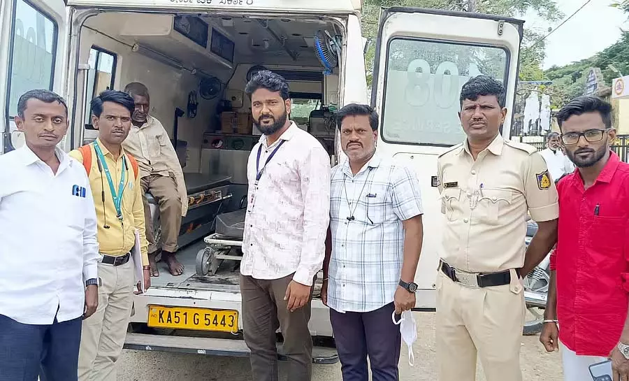 Karnataka: मानसिक रूप से बीमार लोगों को देखभाल केंद्र में स्थानांतरित करना Karnataka: मानसिक रूप से बीमार लोगों को देखभाल केंद्र में स्थानांतरित करना