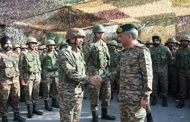 Jammu: कटियार ने जम्मू, कठुआ, सांबा और पठानकोट के क्षेत्र का किया निरीक्षण Jammu: कटियार ने जम्मू, कठुआ, सांबा और पठानकोट के क्षेत्र का किया निरीक्षण