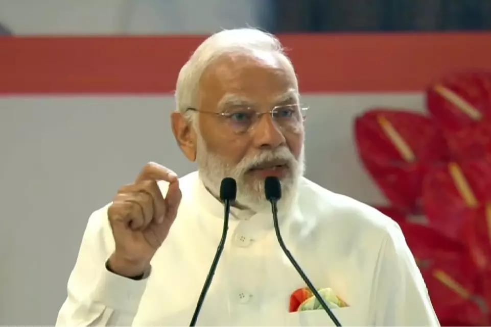 गुलामी के कालखंड में वंदे मातरम भारत की जागृति का स्वर बन गया: पीएम मोदी गुलामी के कालखंड में वंदे मातरम भारत की जागृति का स्वर बन गया: पीएम मोदी