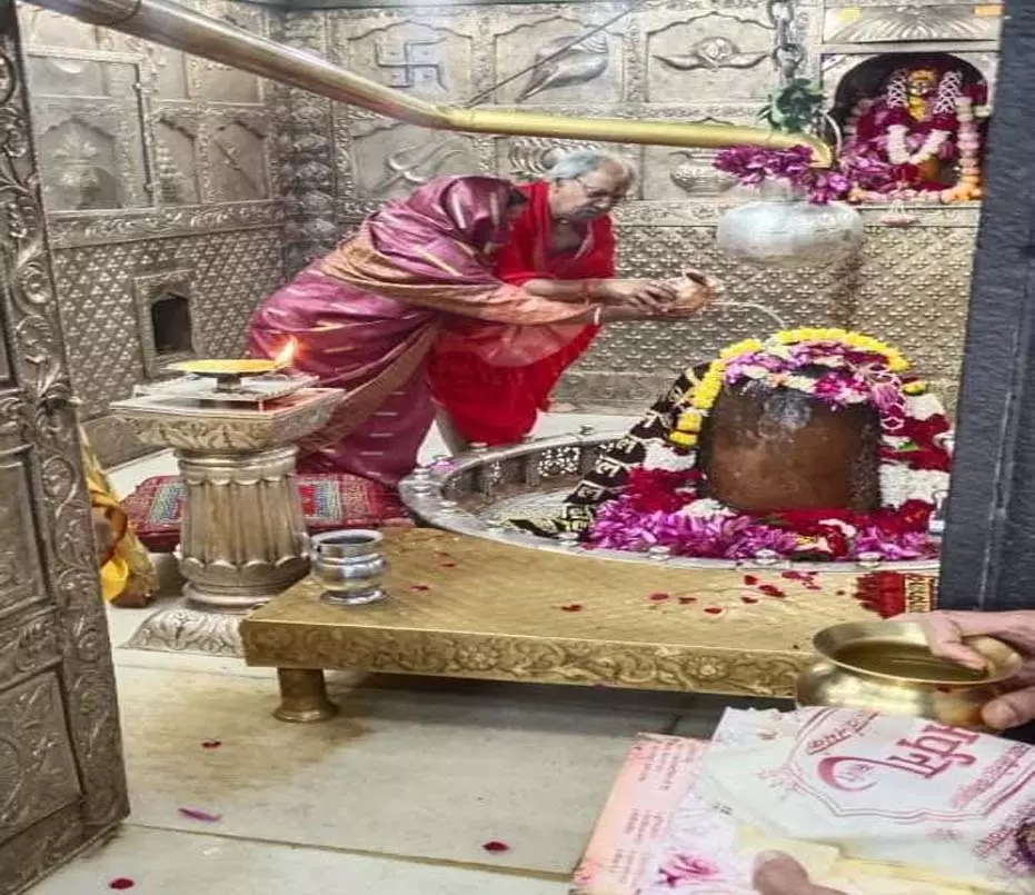 सांसद बृजमोहन अग्रवाल ने किया बाबा महाकाल का अभिषेक सांसद बृजमोहन अग्रवाल ने किया बाबा महाकाल का अभिषेक