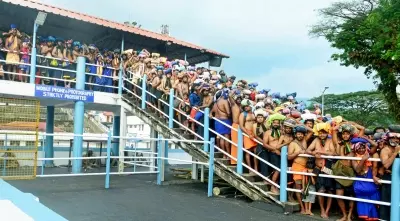 सबरीमाला में पर्यावरण सुरक्षा के लिए रासायनिक कुमकुम और प्लास्टिक शैम्पू पर रोक सबरीमाला में पर्यावरण सुरक्षा के लिए रासायनिक कुमकुम और प्लास्टिक शैम्पू पर रोक