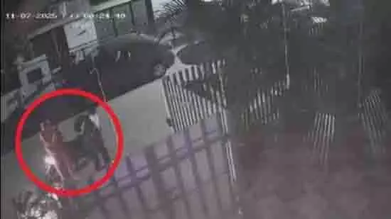 Mohali के फेज 7 में घर के बाहर दो युवकों ने 35 राउंड फायरिंग की, भाग गए Mohali के फेज 7 में घर के बाहर दो युवकों ने 35 राउंड फायरिंग की, भाग गए