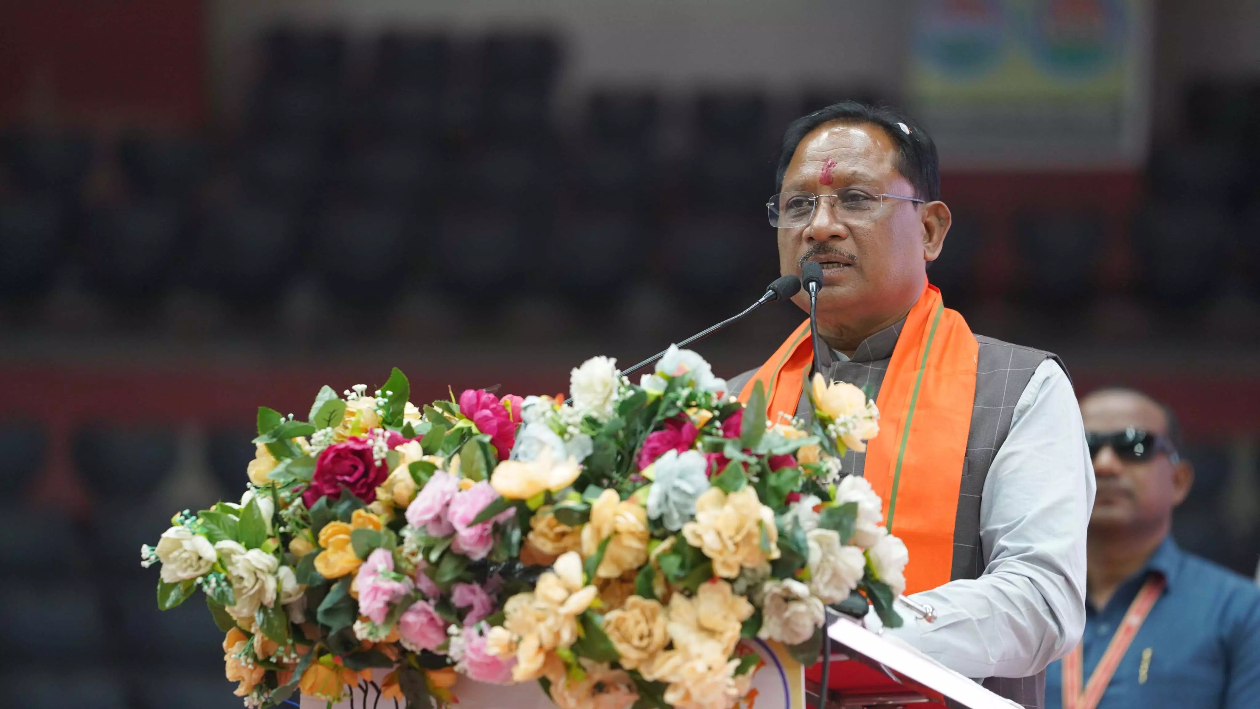 मुख्यमंत्री विष्णुदेव साय ने किया सामूहिक गायन का नेतृत्व मुख्यमंत्री विष्णुदेव साय ने किया सामूहिक गायन का नेतृत्व