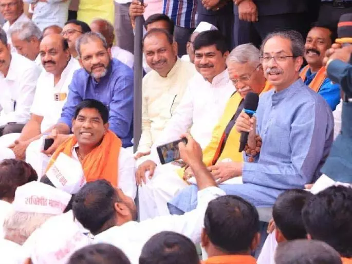सरकार आपको धोखा दे रही है, Uddhav Thackeray ने किसानों से कार्रवाई करने का आग्रह किया सरकार आपको धोखा दे रही है, Uddhav Thackeray ने किसानों से कार्रवाई करने का आग्रह किया