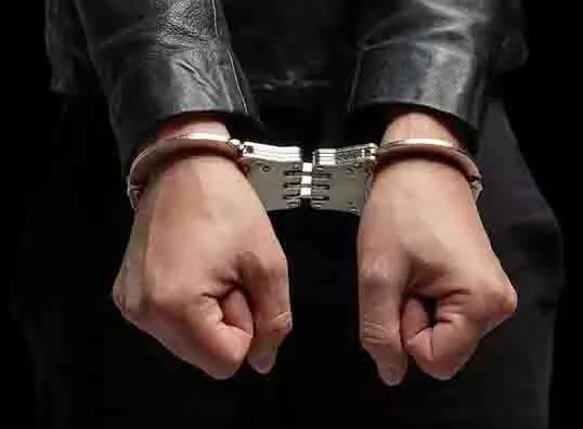 वारंगल पुलिस ने बाहरी अपराधी सूरी और उसके सात सहयोगियों को गिरफ्तार किया वारंगल पुलिस ने बाहरी अपराधी सूरी और उसके सात सहयोगियों को गिरफ्तार किया