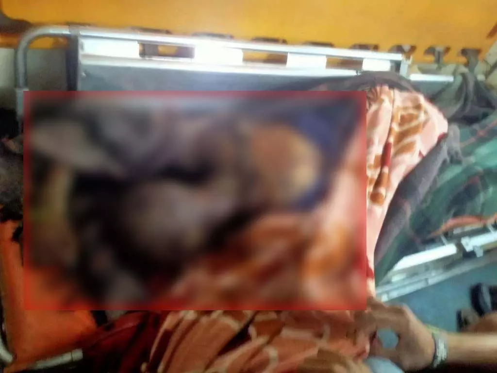 कच्चे माइंस के बस चालक ने खुद पर केरोसिन डालकर लगाई आग, मौके पर मौत कच्चे माइंस के बस चालक ने खुद पर केरोसिन डालकर लगाई आग, मौके पर मौत