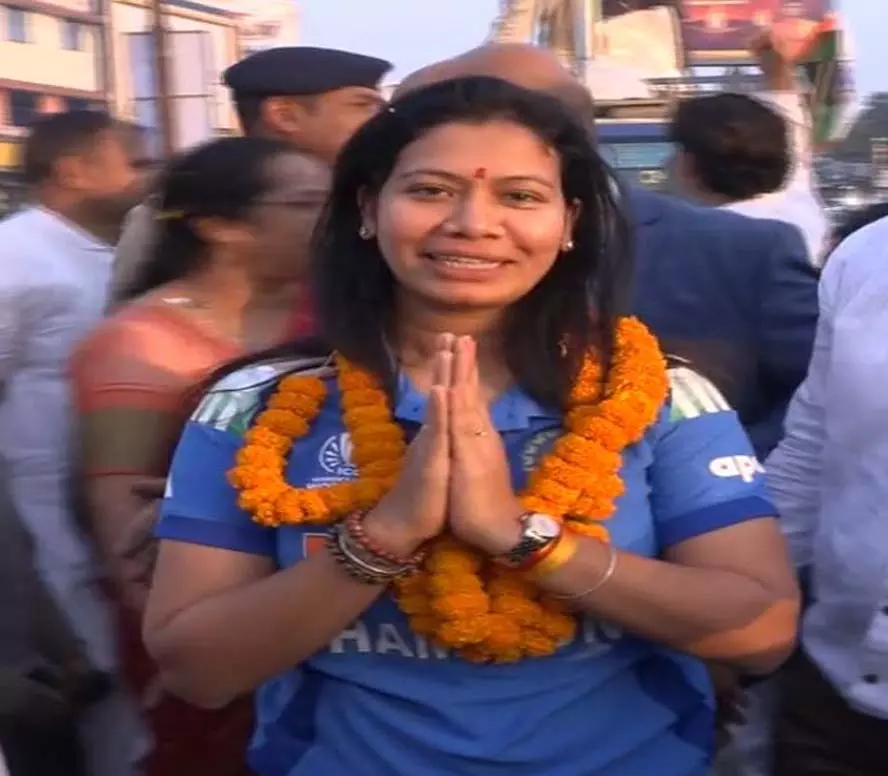 विमेंस वर्ल्ड कप विजेता टीम की ‘फिटनेस हीरो’ बनी रायपुर की आकांक्षा सत्यवंशी विमेंस वर्ल्ड कप विजेता टीम की ‘फिटनेस हीरो’ बनी रायपुर की आकांक्षा सत्यवंशी