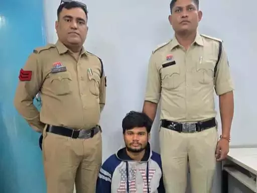 CG: फेसबुक पर अभद्र टिप्पणी करने वाला युवक गिरफ्तार CG: फेसबुक पर अभद्र टिप्पणी करने वाला युवक गिरफ्तार