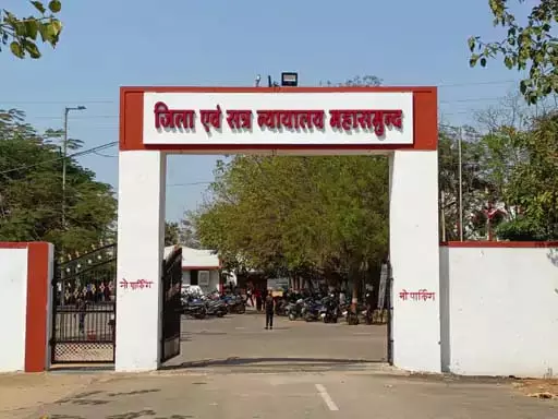 गांजा तस्करी मामले में आरोपी को 5 साल की जेल और 30 हजार रुपये का अर्थदंड गांजा तस्करी मामले में आरोपी को 5 साल की जेल और 30 हजार रुपये का अर्थदंड